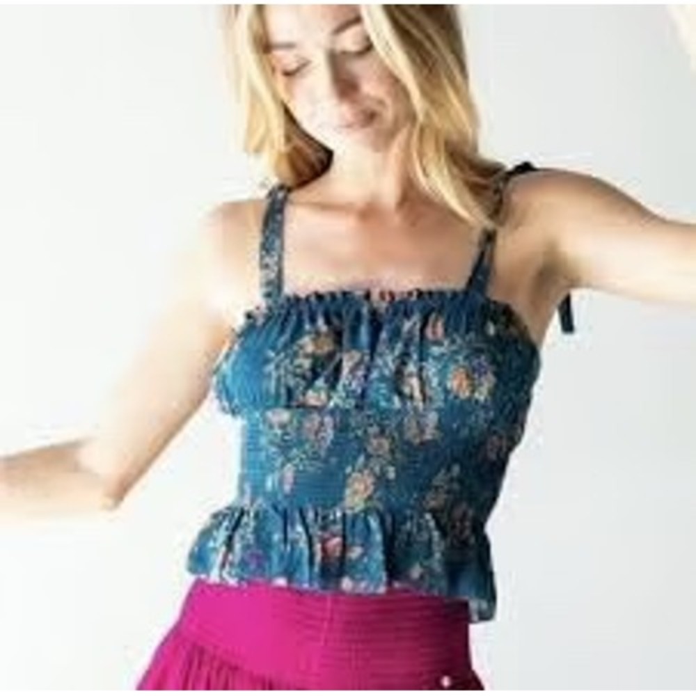 NWT Natural Life Floral Cami Top Women Med Blue Boho Smocked Tie Peplum Cottage